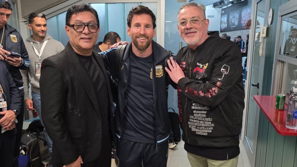Escenario vacío en el Estadio Monumental donde debía presentarse el show sorpresa de Messi