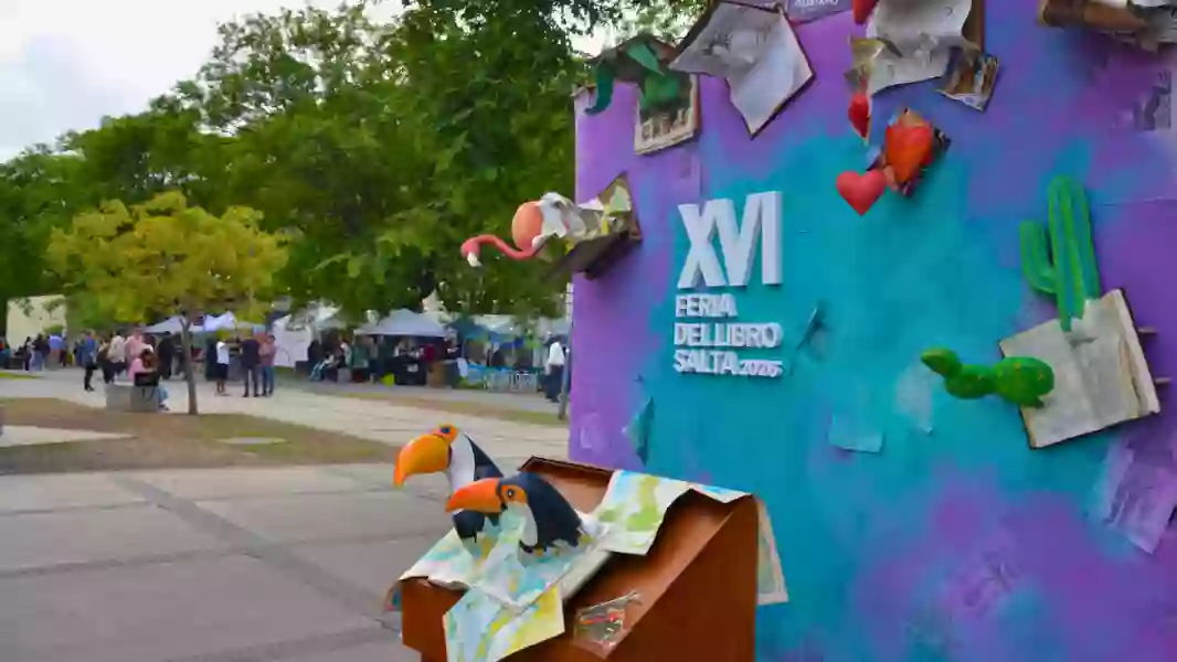 Imagen de la fachada de la Usina Cultural de Salta decorada para la Feria del Libro 2026
